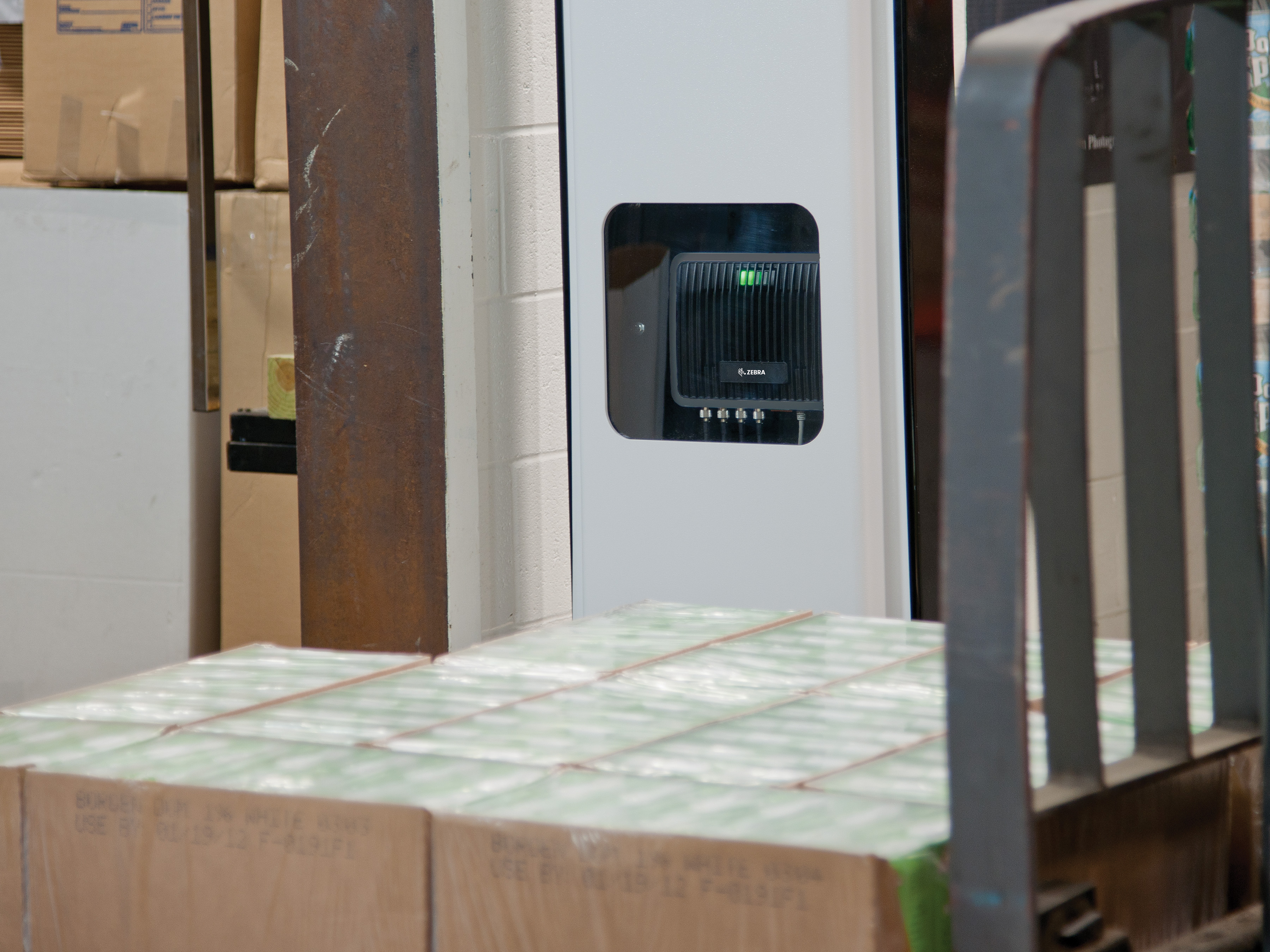 Fixed Zebra RFID reader automatically tracks inventory as they move through the warehouse 