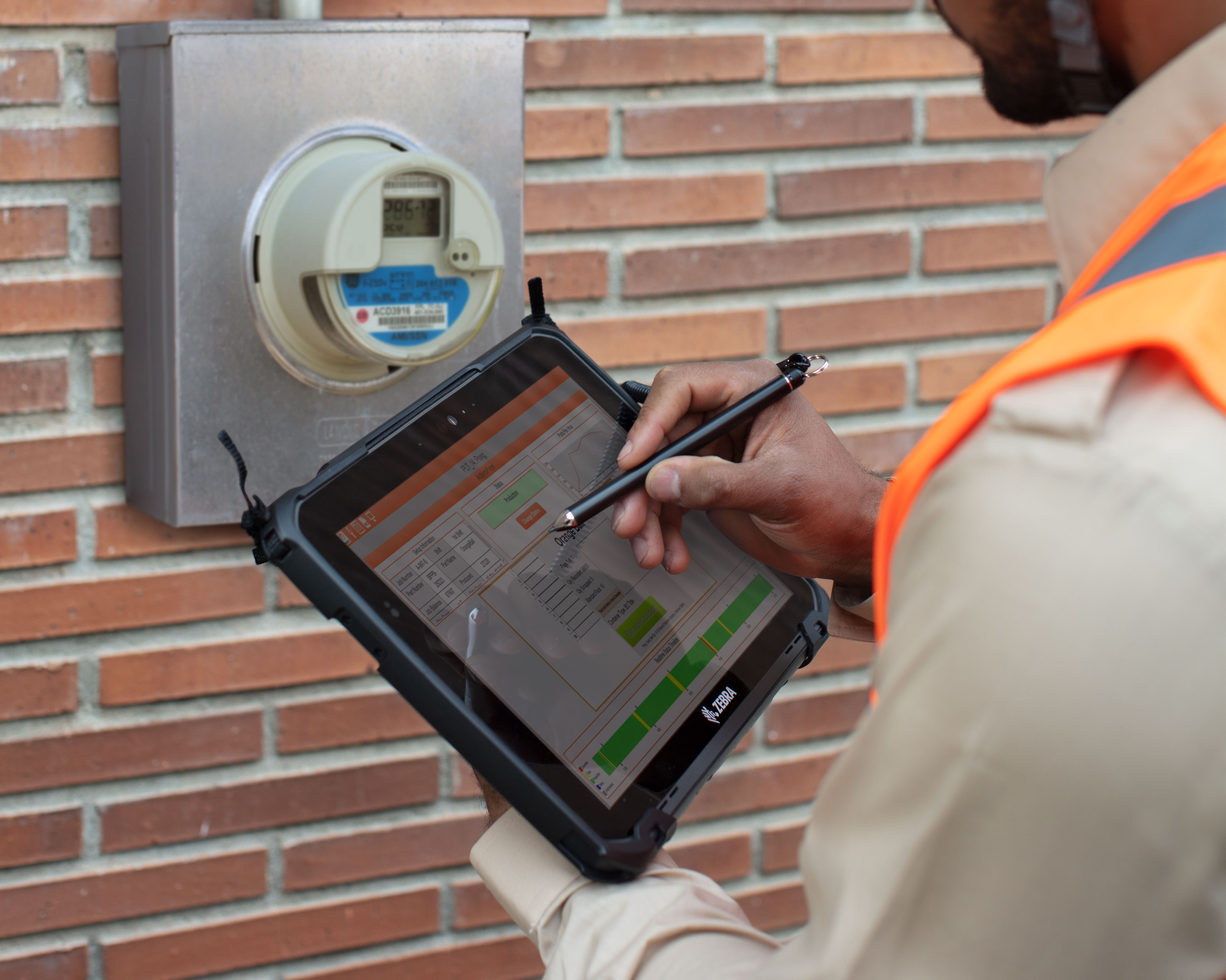 Professional meter reader uses Zebra ET8x Windows tablet to read and record a gas meter