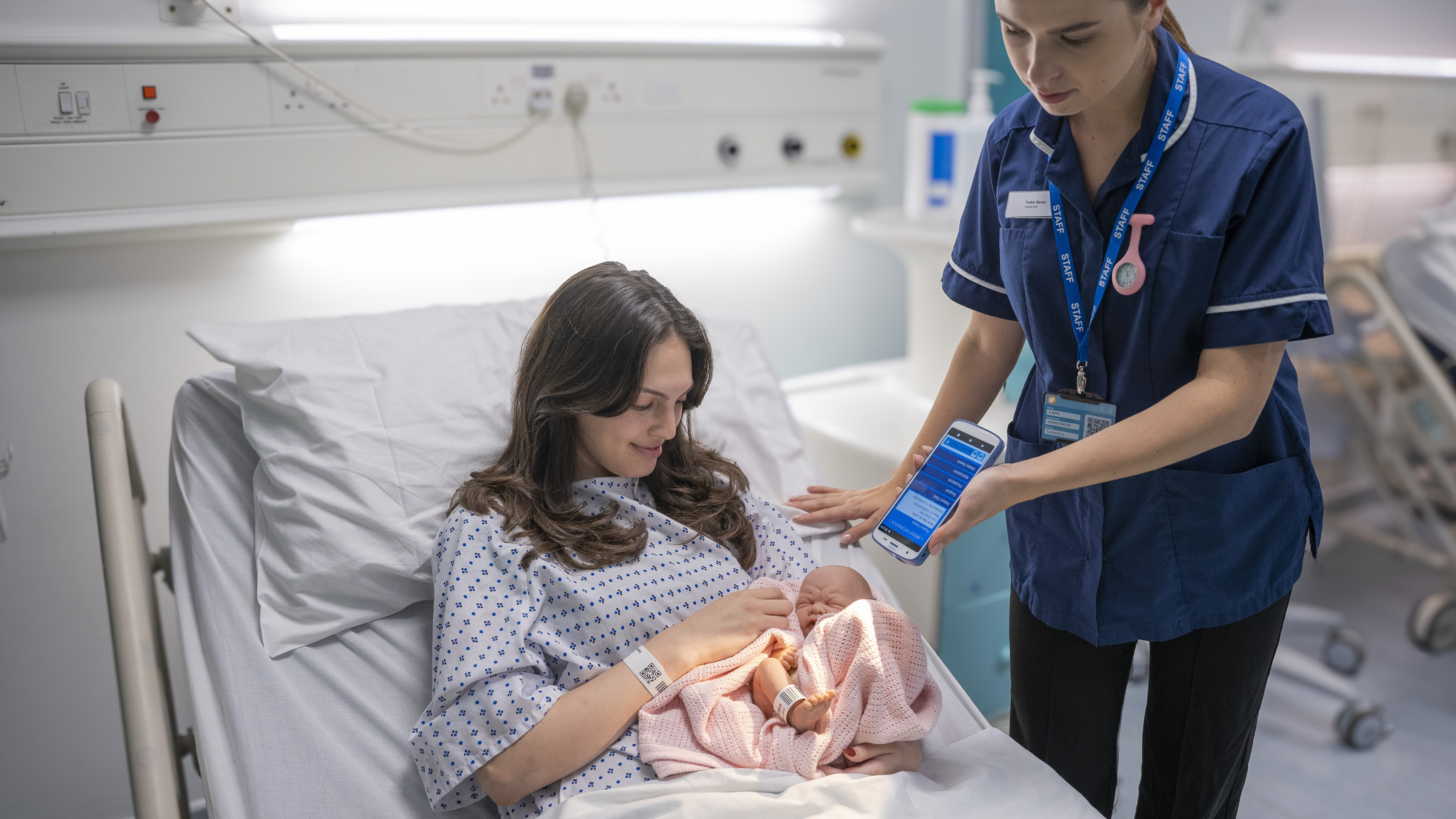 healthcare-photography-website-hc50-nurse-scanning-baby-ankle-band-landscape-16x9-3600x2025